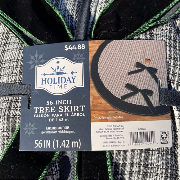 ⬇️HOLIDAY TIME NWT Tree Skirt Size 56” Color Black & White Plaidish Pattern - Picture 2 of 5